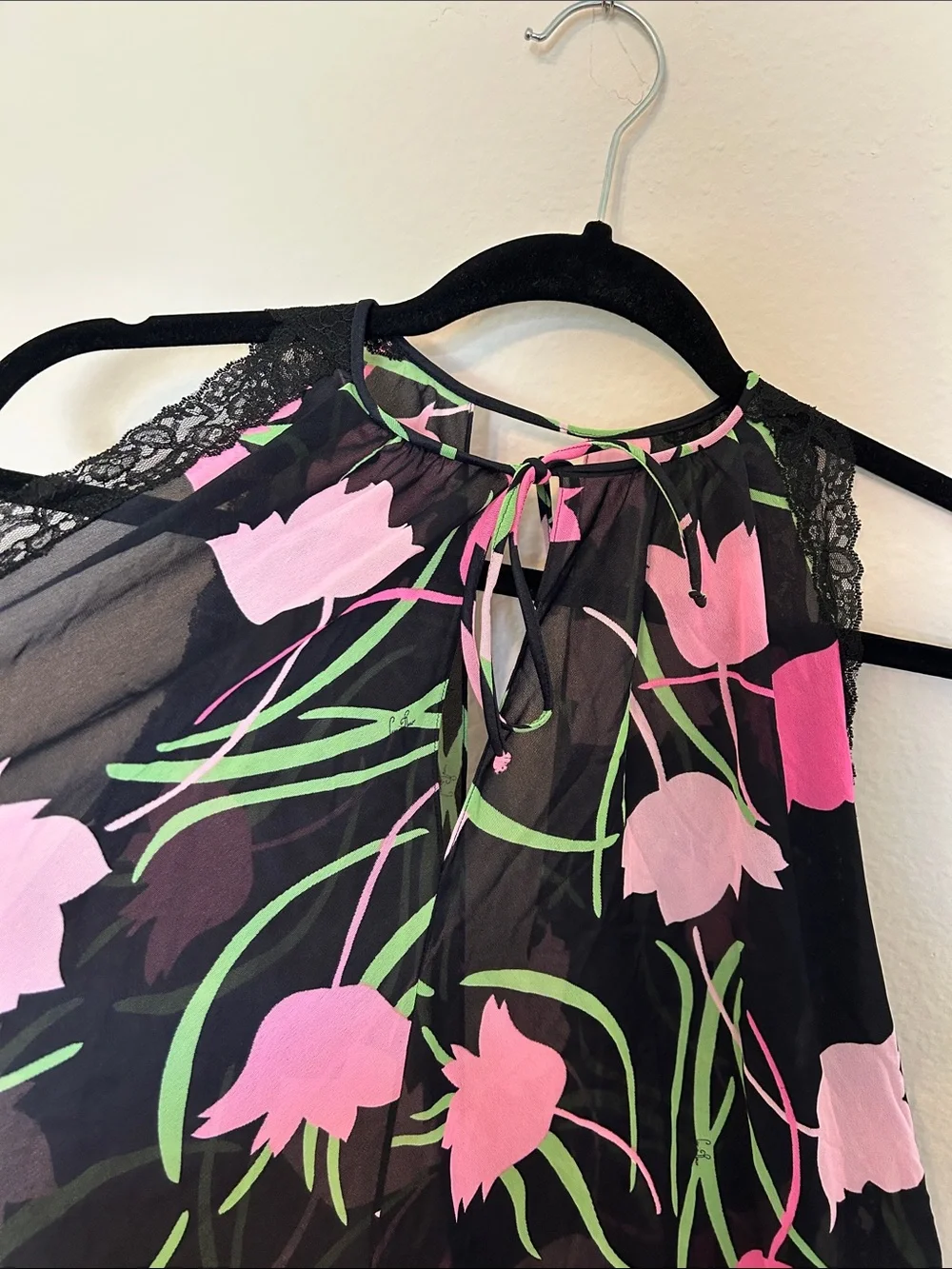 Vintage Claire Sandra Lucie Ann 60’s Black Floral Chemise with Pink Tulip Print - Picture 6 of 11